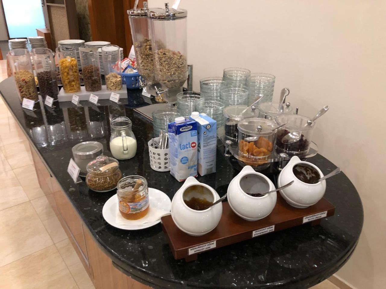 Hotel Zamek Valec Vladislav 외부 사진