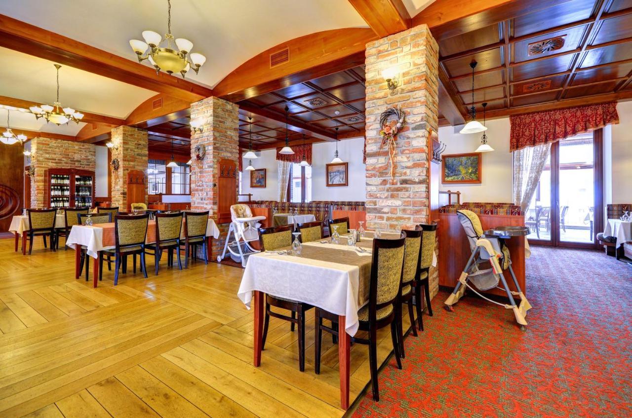 Hotel Zamek Valec Vladislav 외부 사진