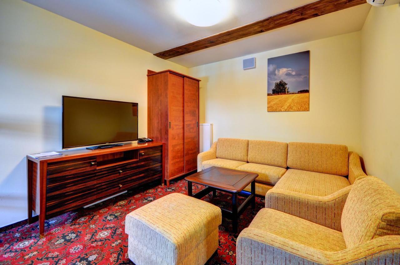 Hotel Zamek Valec Vladislav 외부 사진
