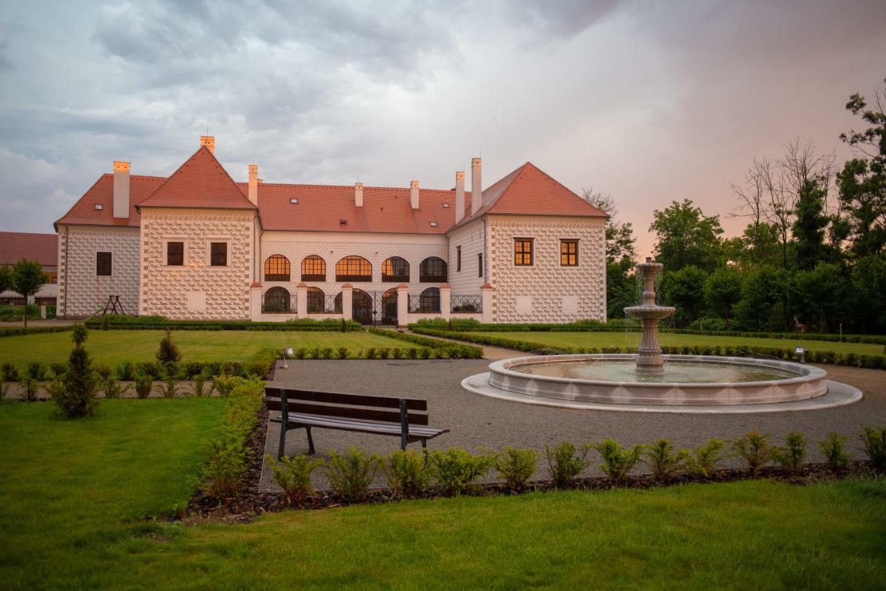 Hotel Zamek Valec Vladislav 외부 사진